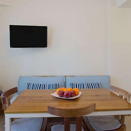 Santorini Med Homes - Sunday Apartment Meszariá Kültér fotó