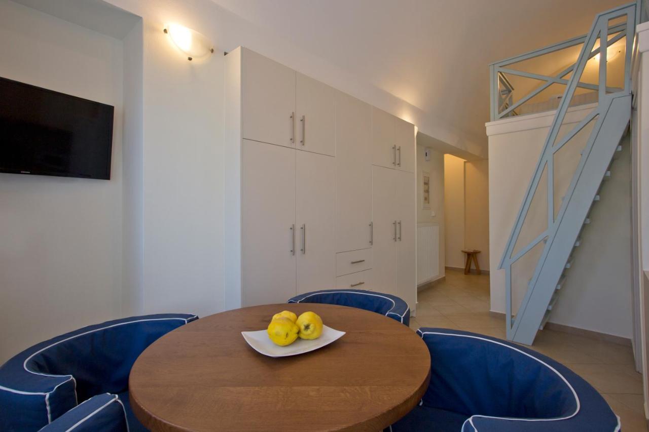 Santorini Med Homes - Sunday Apartment Meszariá Kültér fotó