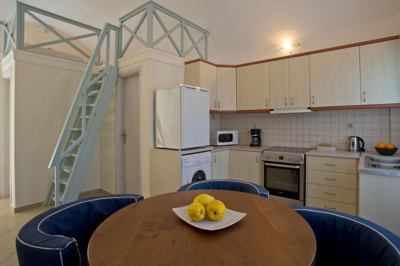 Santorini Med Homes - Sunday Apartment Meszariá Kültér fotó