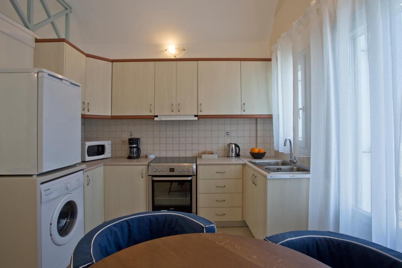 Santorini Med Homes - Sunday Apartment Meszariá Kültér fotó