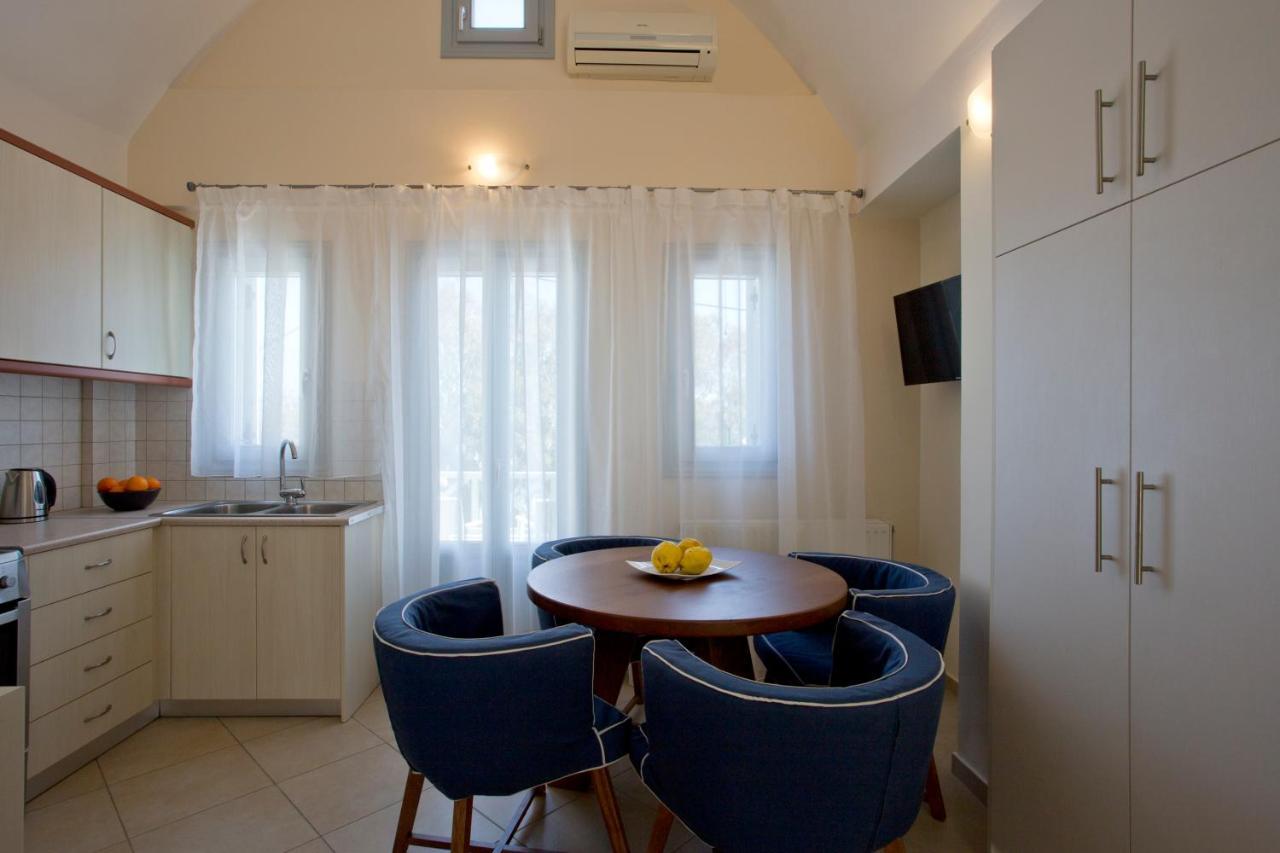Santorini Med Homes - Sunday Apartment Meszariá Kültér fotó