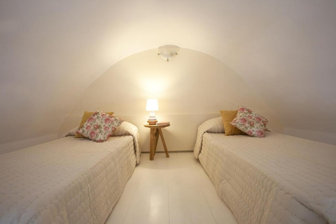 Santorini Med Homes - Sunday Apartment Meszariá Kültér fotó