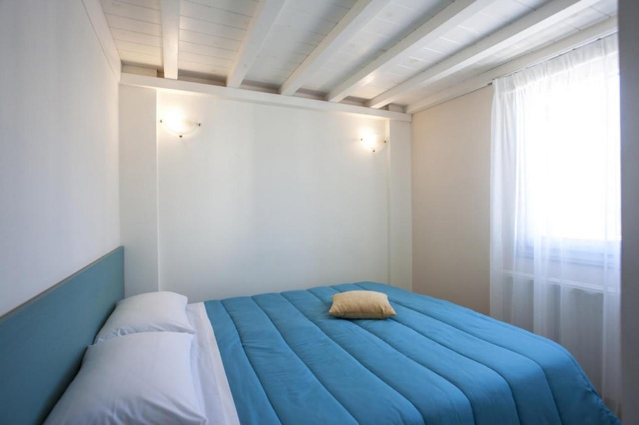 Santorini Med Homes - Sunday Apartment Meszariá Kültér fotó