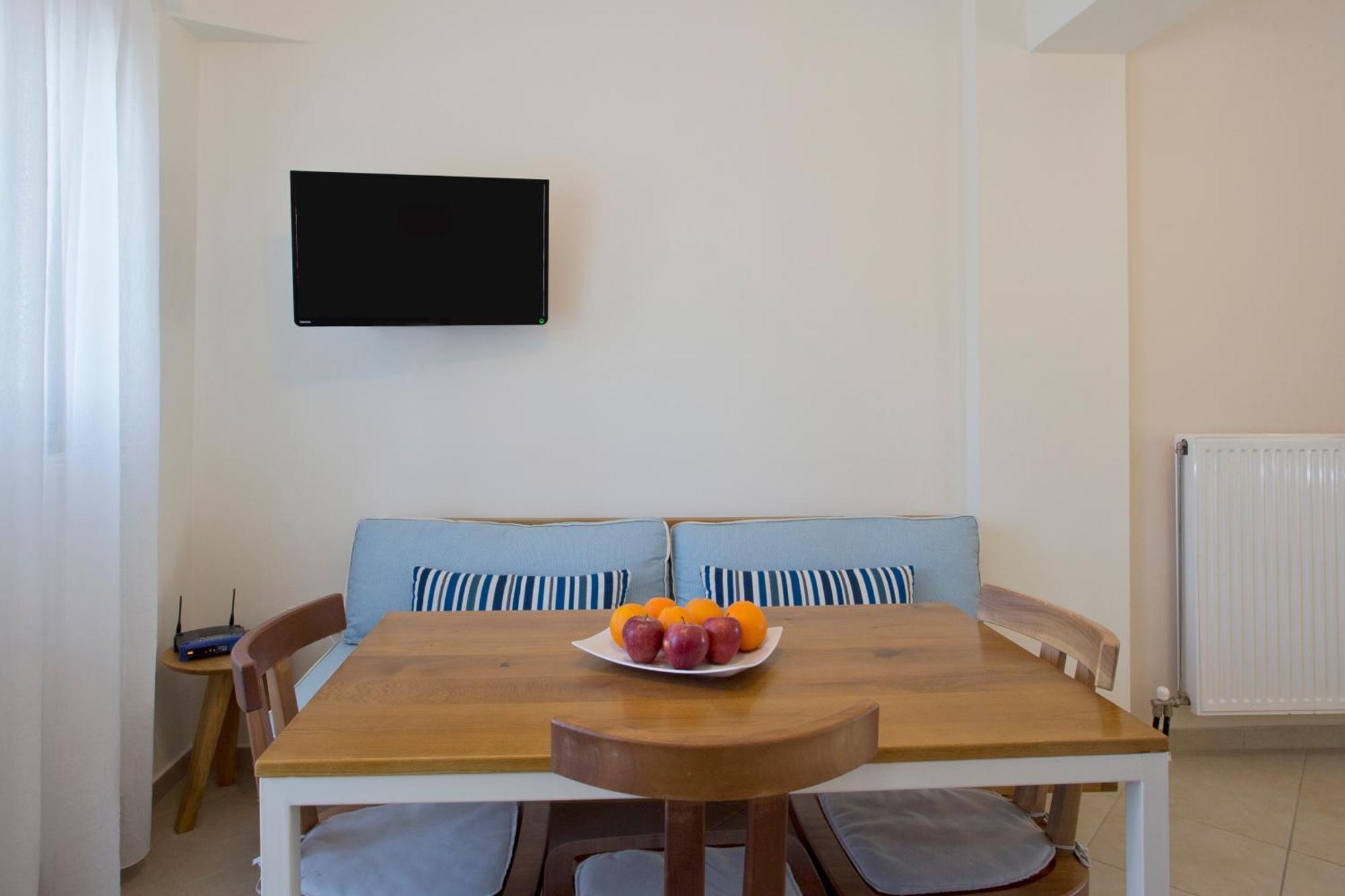 Santorini Med Homes - Sunday Apartment Meszariá Kültér fotó