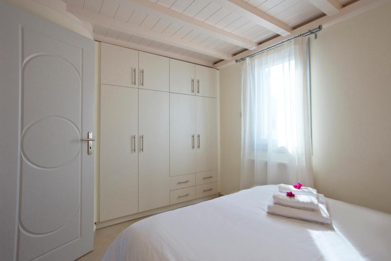 Santorini Med Homes - Sunday Apartment Meszariá Kültér fotó