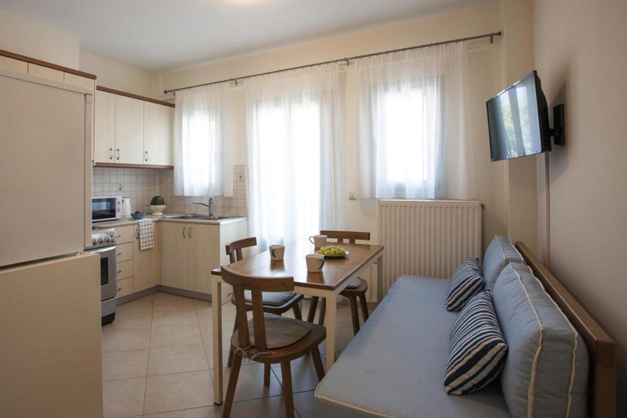Santorini Med Homes - Sunday Apartment Meszariá Kültér fotó